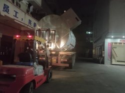 深夜發(fā)往廣州項目4萬風(fēng)量噴淋塔活性炭吸附箱除霧器