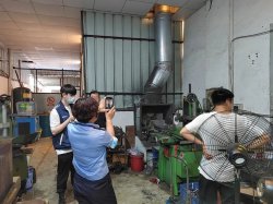東莞南城一工廠廢氣未經(jīng)處理直接排放，立即查處！